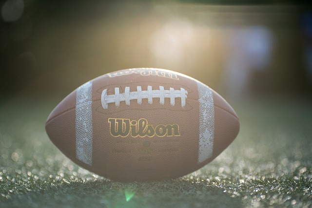 冠军捧杯时刻！这张合影里，有国乒三连冠的荣光，更有竞技体育的热血与温情！