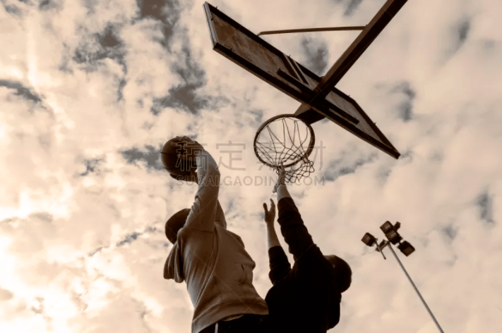 内尔高：我们都看到了道曼能做什么，我认为他的未来非常光明