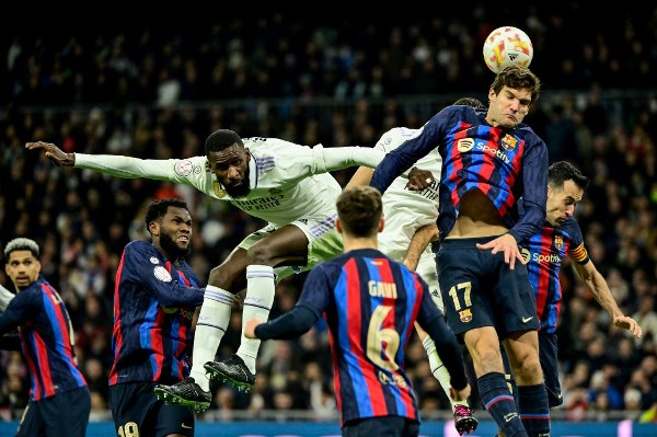 记者：海港抵达武里南，莱昂纳多、加布、李帅、刘若钒伤缺