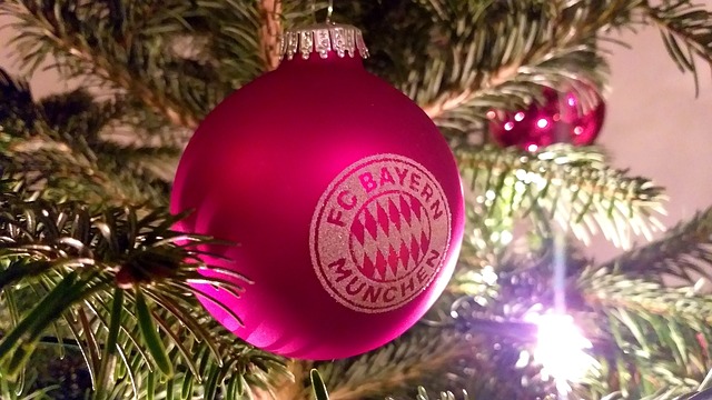 双引擎发力4-1大胜狼队，曼联升至第6：阿莫林终于是露出笑容