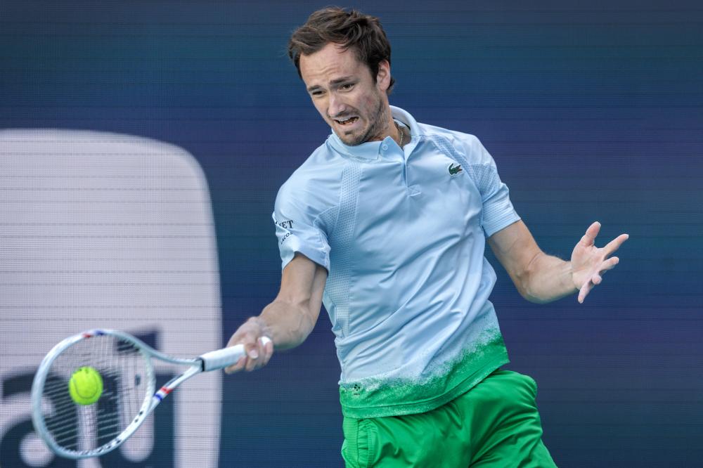 女子篮球联赛精彩进球回顾